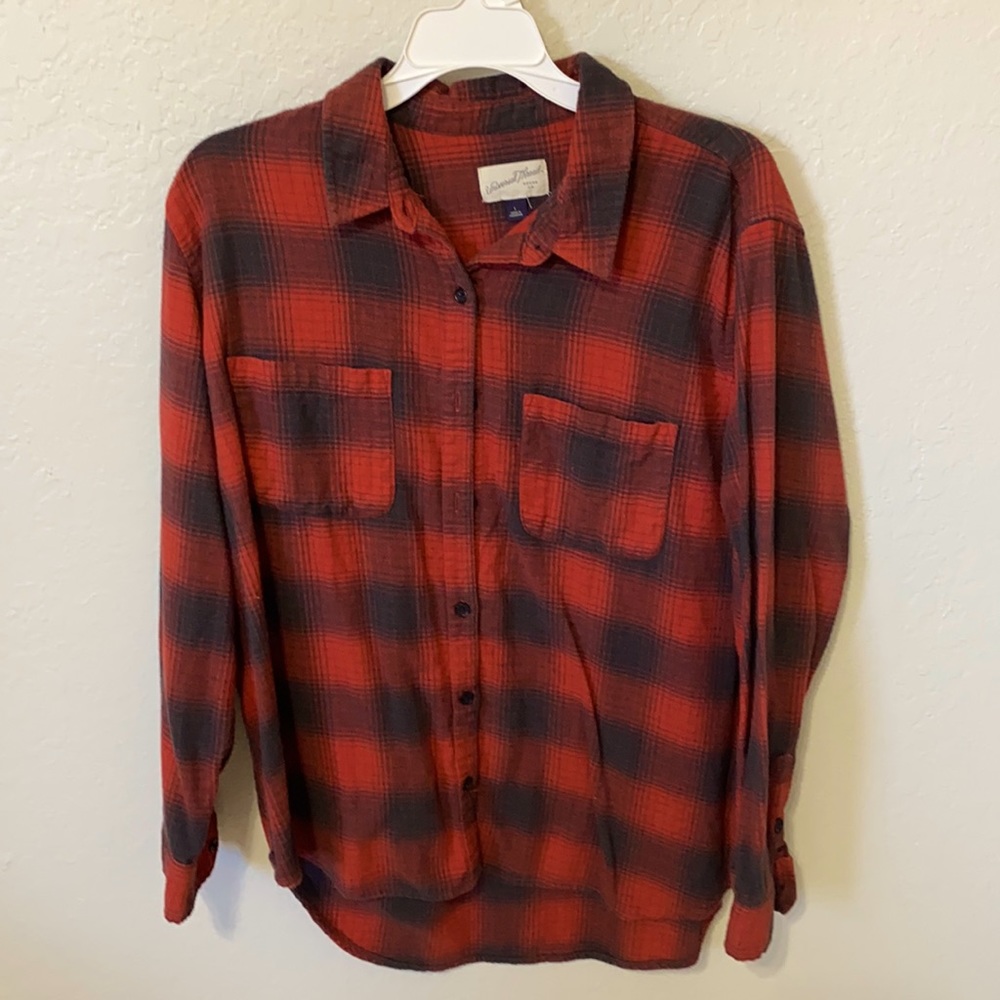 Universal Thread woman’s long sleeve shirt (Size L)